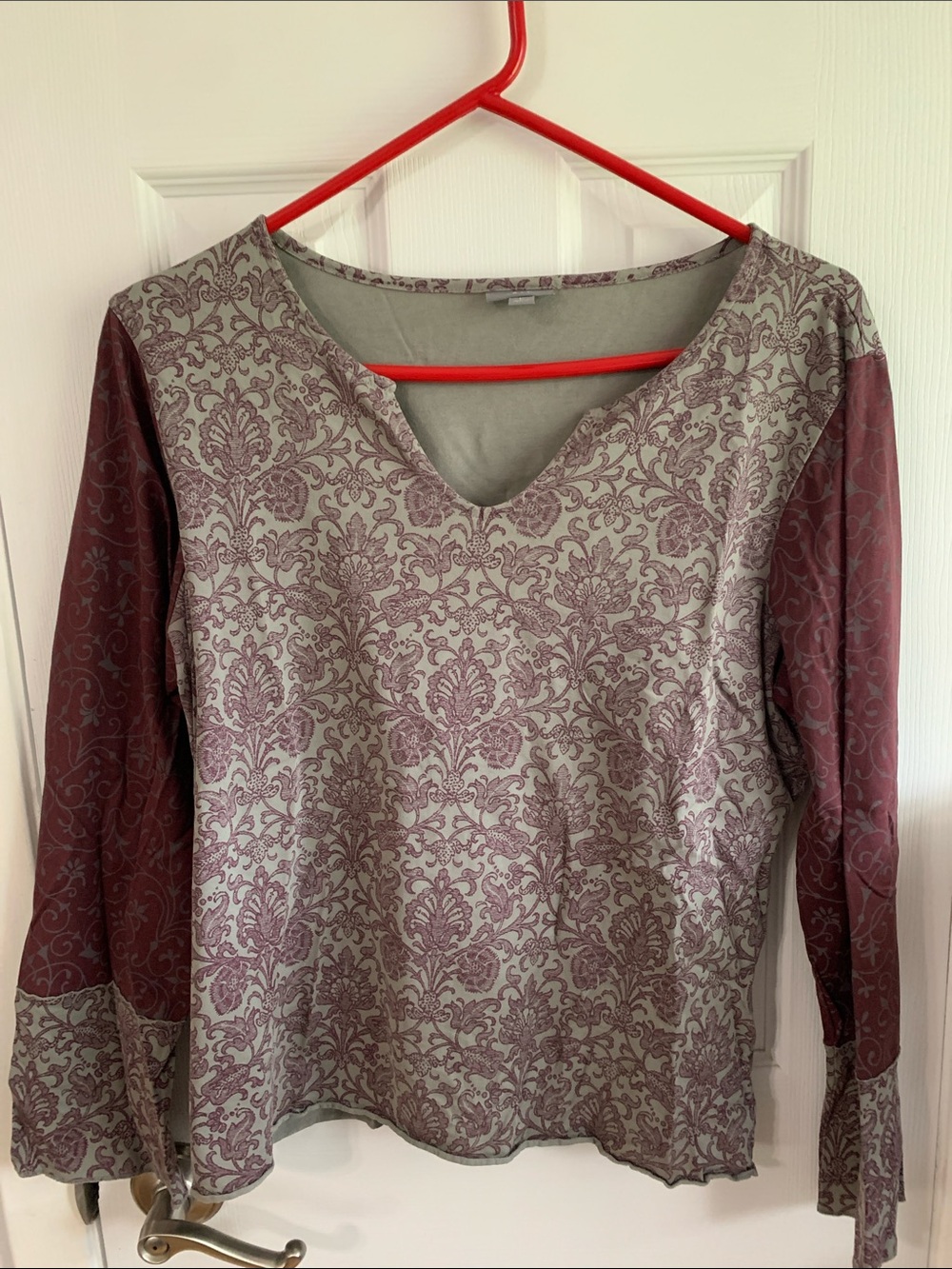 J. Jill Mauve and Plum Damask V-Neck Long Sleeve Top